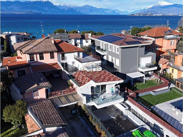 appartamento in vendita a Desenzano del Garda in zona Rivoltella