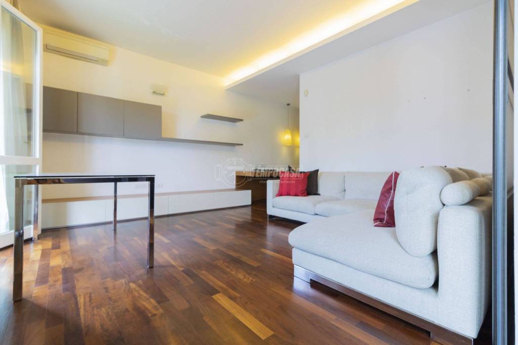 appartamento in vendita a Desenzano del Garda in zona Campeggio sul Vò