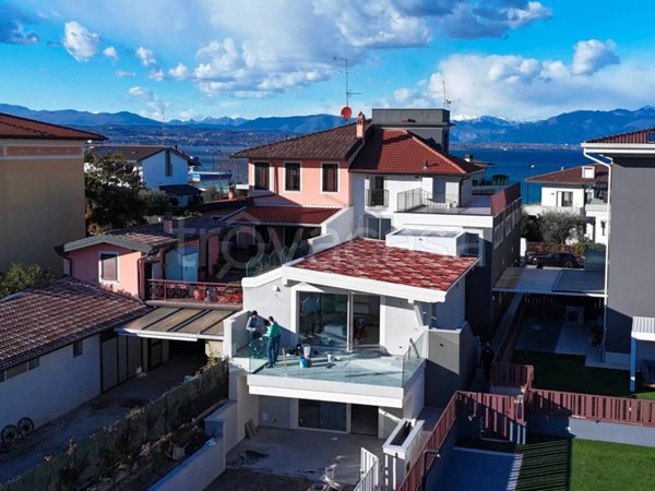 appartamento in vendita a Desenzano del Garda in zona Rivoltella