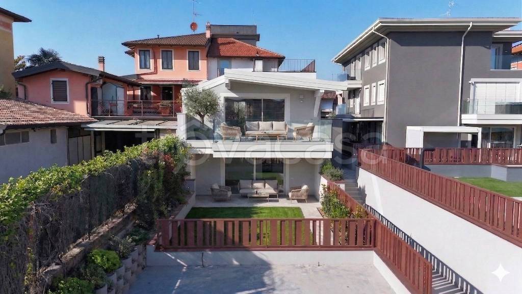 appartamento in vendita a Desenzano del Garda in zona Rivoltella