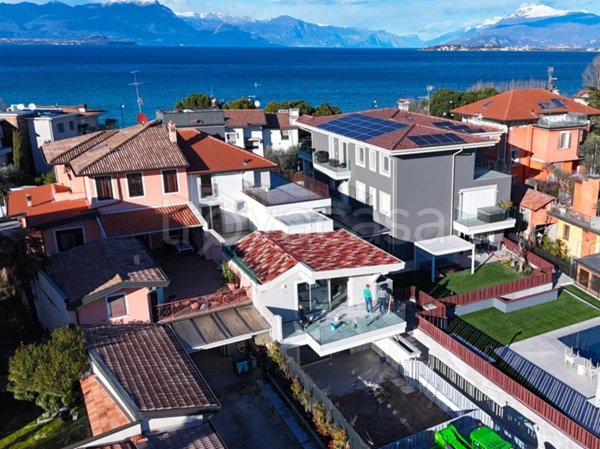 appartamento in vendita a Desenzano del Garda in zona Rivoltella