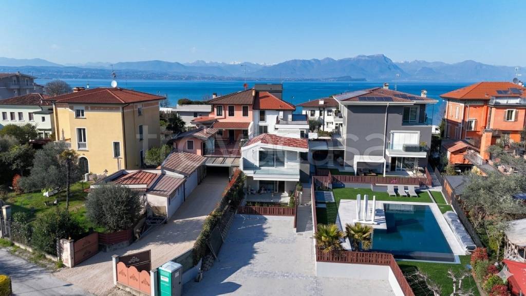 appartamento in vendita a Desenzano del Garda in zona Rivoltella