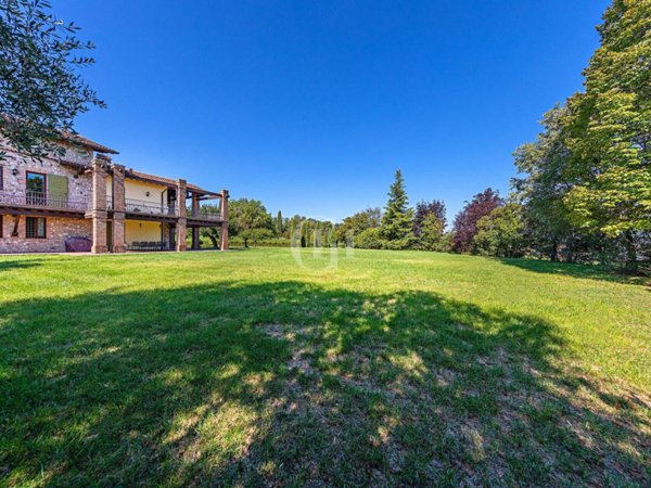 casa indipendente in vendita a Desenzano del Garda