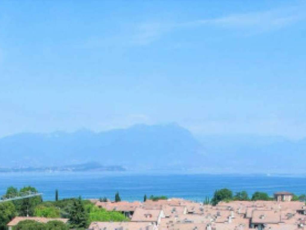 appartamento in vendita a Desenzano del Garda in zona Rivoltella
