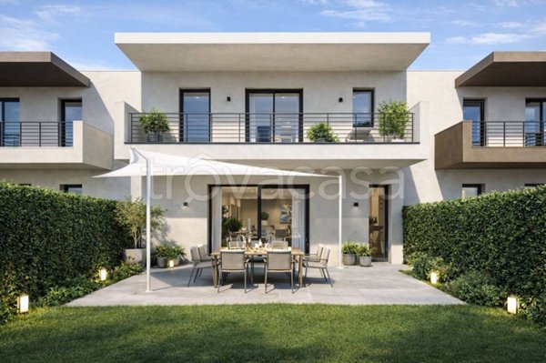 casa indipendente in vendita a Desenzano del Garda in zona Rivoltella
