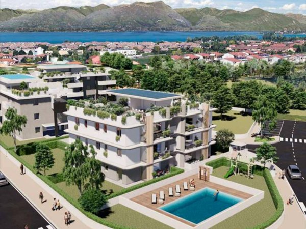 appartamento in vendita a Desenzano del Garda in zona Rivoltella