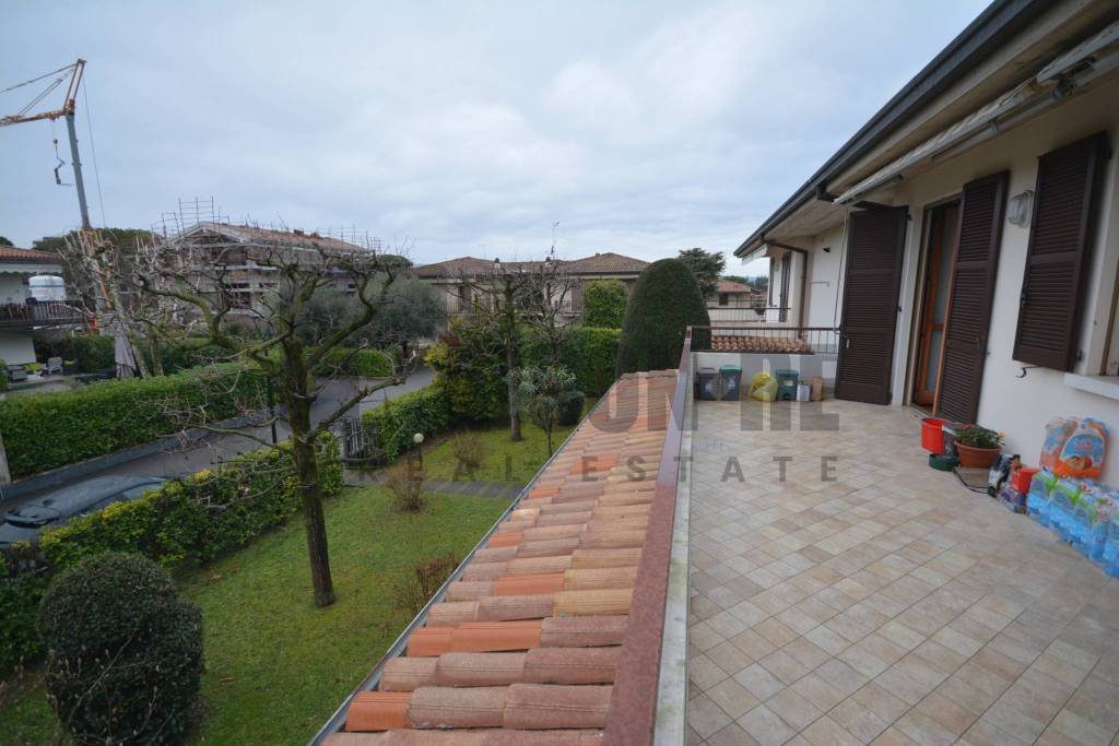 appartamento in vendita a Desenzano del Garda in zona Rivoltella