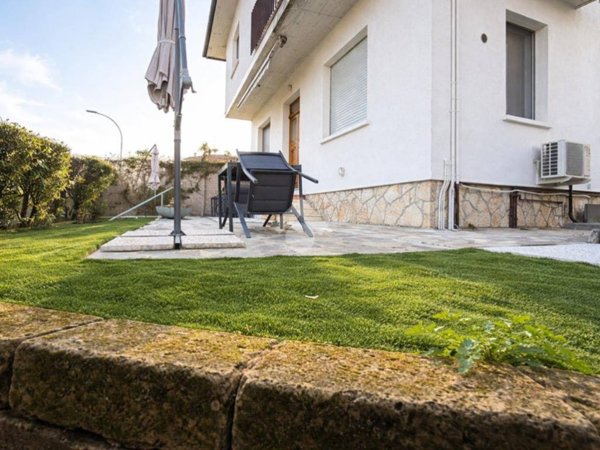 appartamento in vendita a Desenzano del Garda in zona Rivoltella