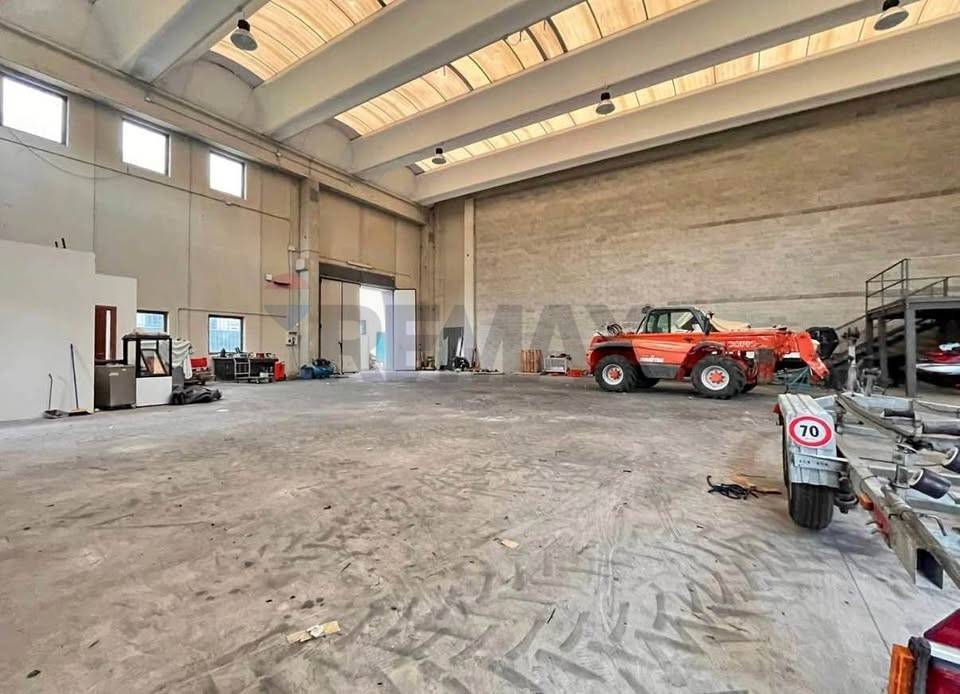 locale commerciale in vendita a Desenzano del Garda