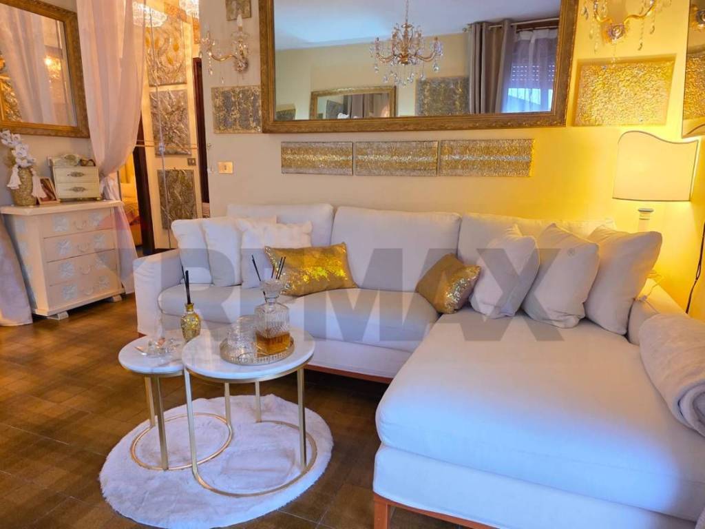 appartamento in vendita a Desenzano del Garda in zona Rivoltella