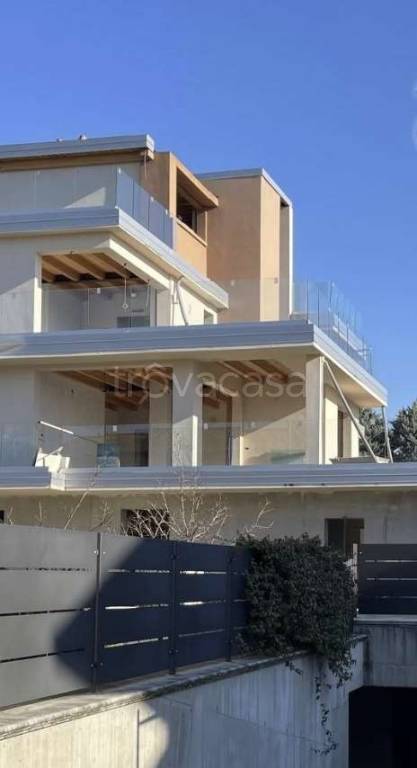 appartamento in vendita a Desenzano del Garda in zona Rivoltella