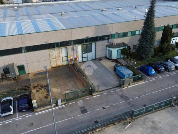 locale commerciale in vendita a Desenzano del Garda