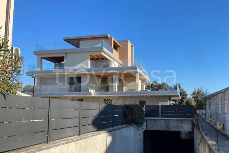 appartamento in vendita a Desenzano del Garda in zona Rivoltella