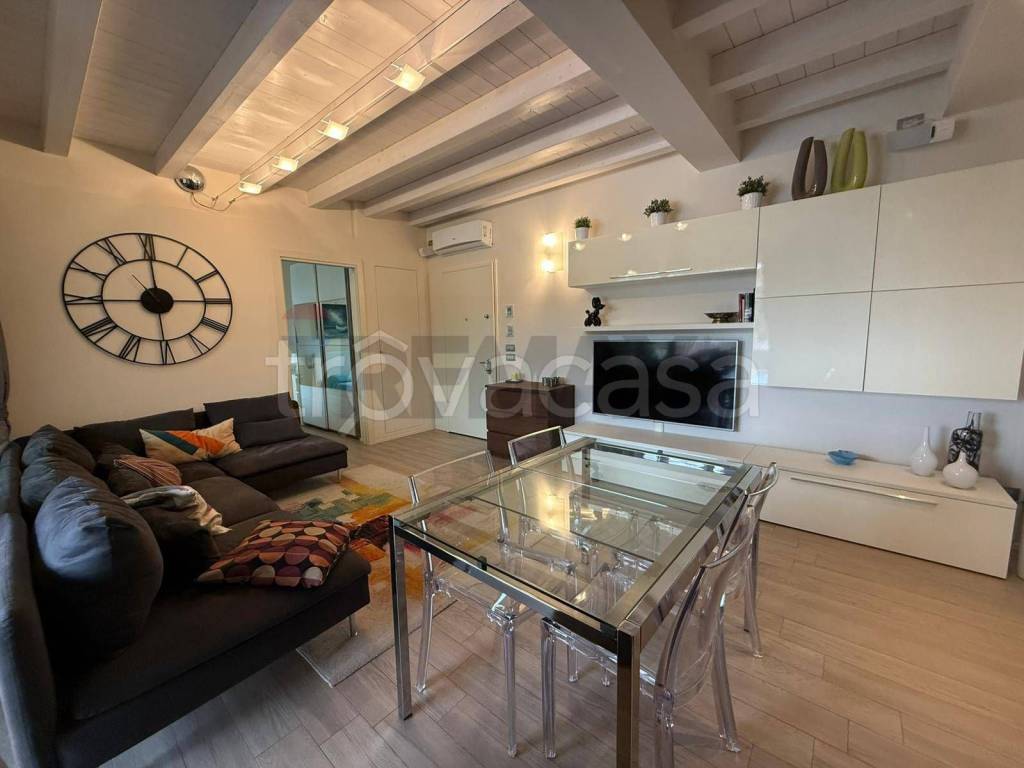appartamento in vendita a Desenzano del Garda in zona Rivoltella