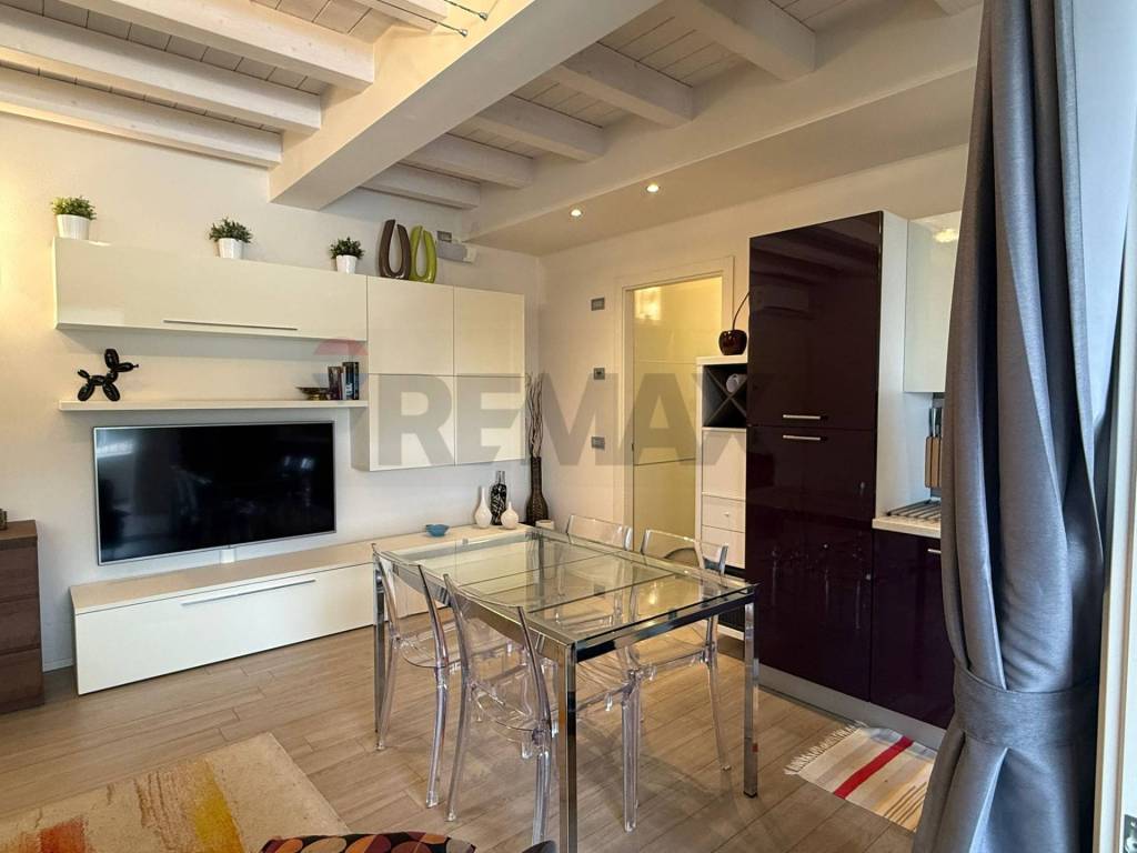 appartamento in vendita a Desenzano del Garda in zona Rivoltella