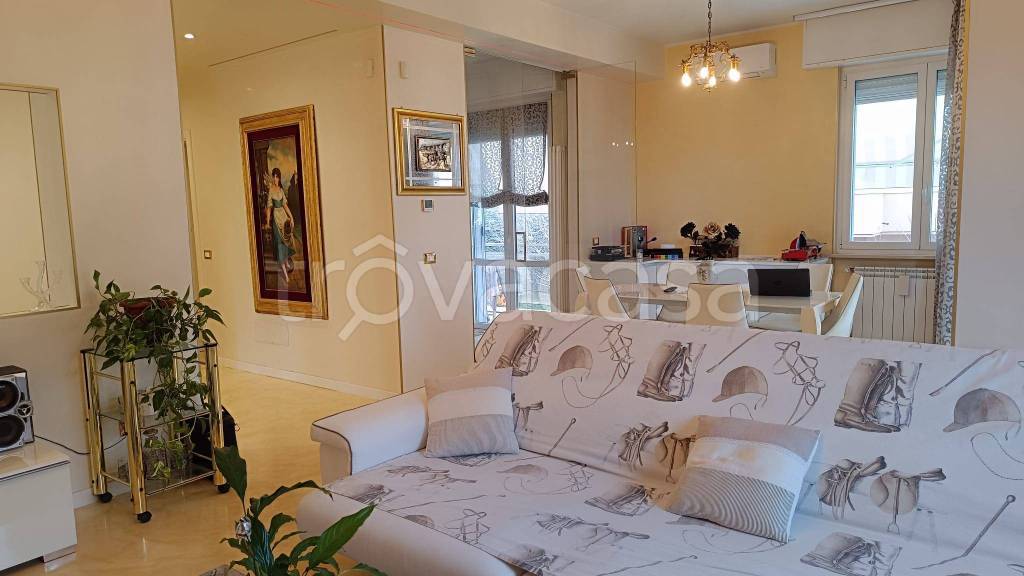 casa indipendente in vendita a Desenzano del Garda in zona Campeggio sul Vò