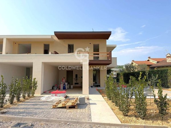 casa indipendente in vendita a Desenzano del Garda in zona Rivoltella