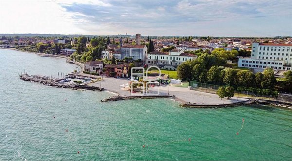 appartamento in vendita a Desenzano del Garda in zona Rivoltella