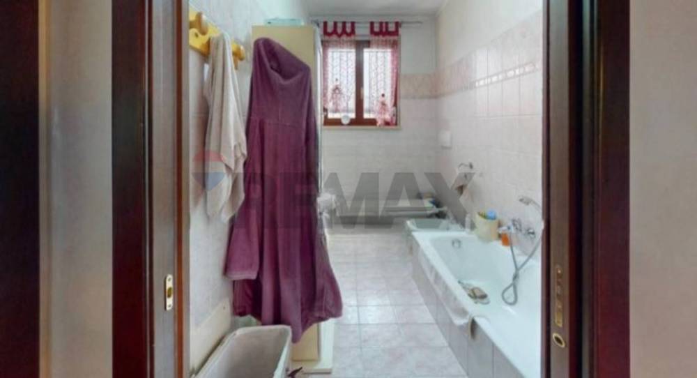 casa indipendente in vendita a Desenzano del Garda in zona Rivoltella