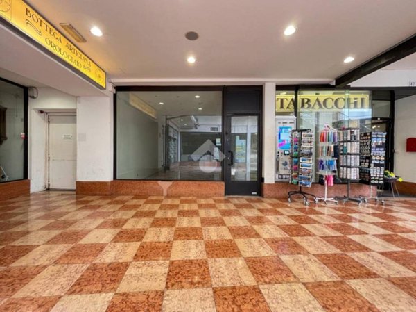 negozio in vendita a Desenzano del Garda