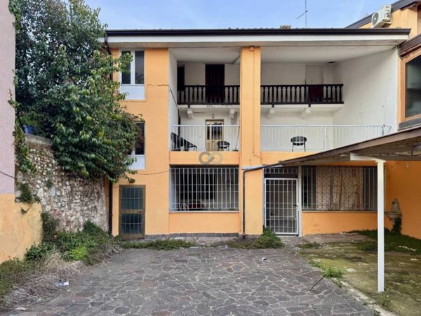 intera palazzina in vendita a Desenzano del Garda