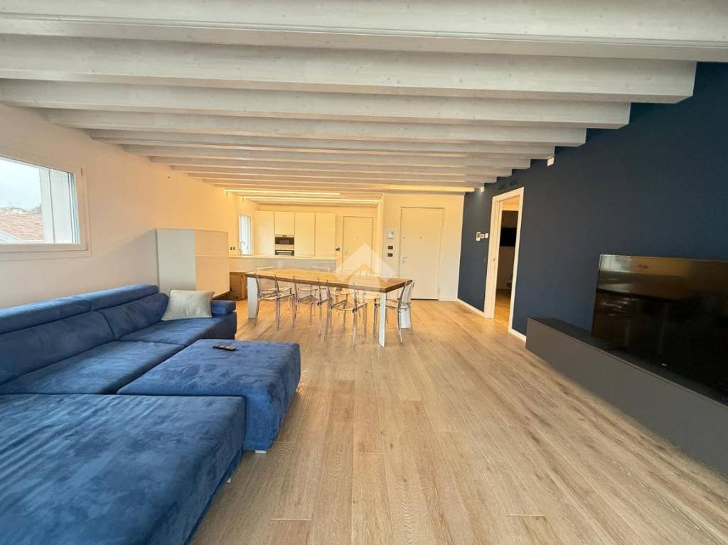 appartamento in vendita a Desenzano del Garda in zona Rivoltella