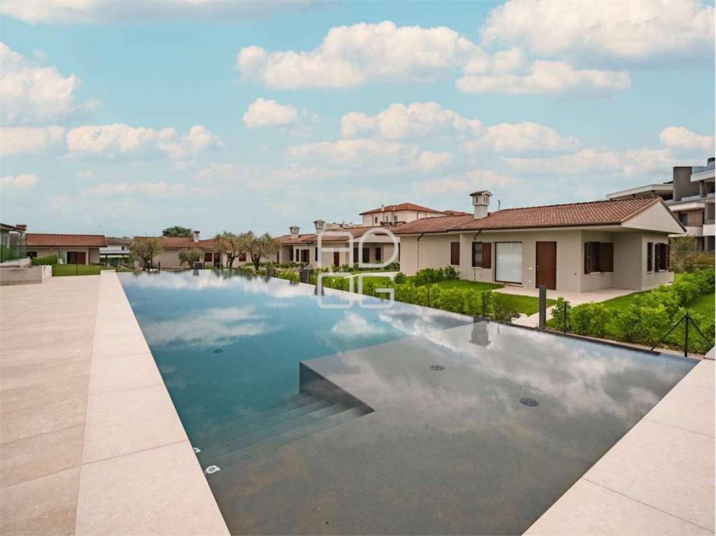 appartamento in vendita a Desenzano del Garda in zona Rivoltella