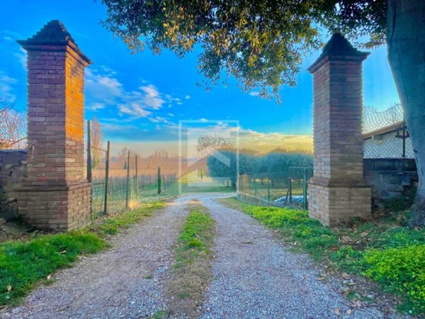 casa indipendente in vendita a Desenzano del Garda