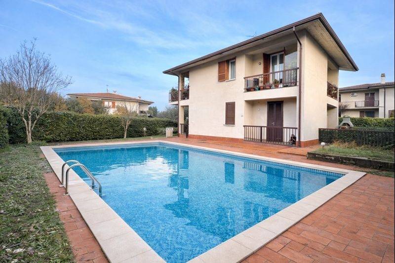 appartamento in vendita a Desenzano del Garda in zona Rivoltella