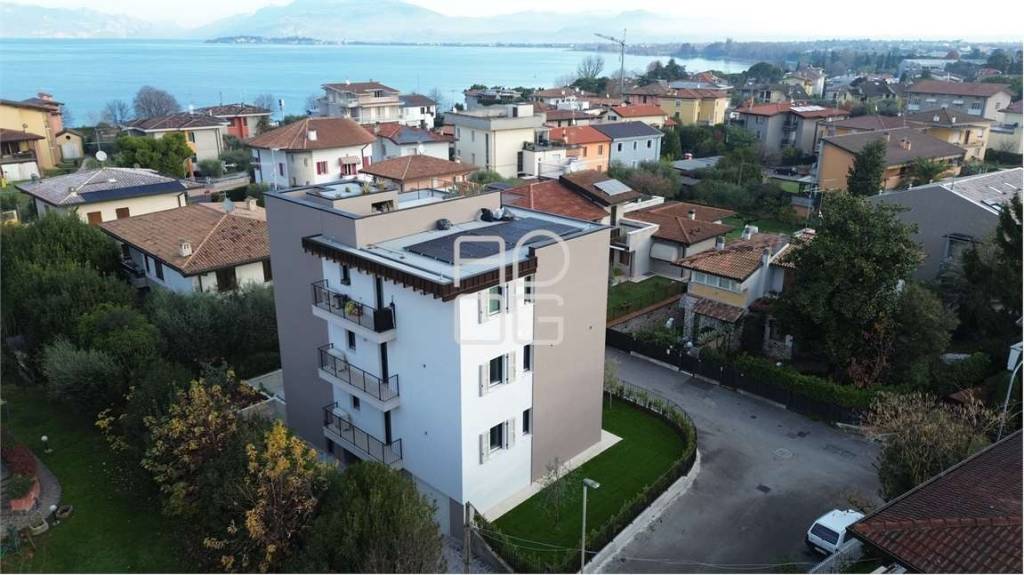 appartamento in vendita a Desenzano del Garda in zona Rivoltella