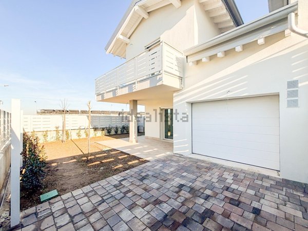 casa indipendente in vendita a Desenzano del Garda