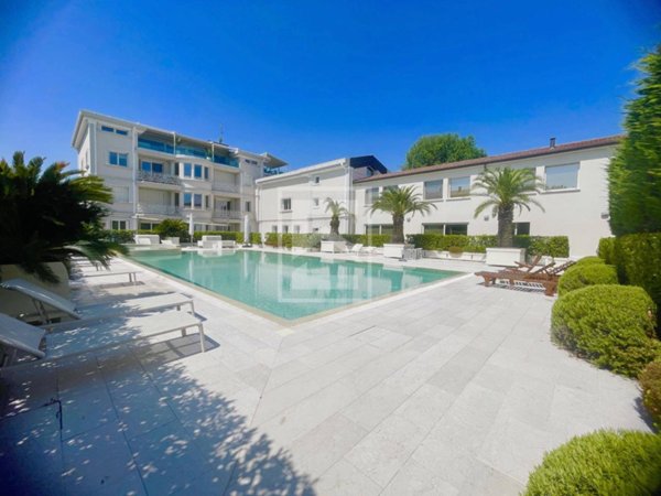 casa indipendente in vendita a Desenzano del Garda