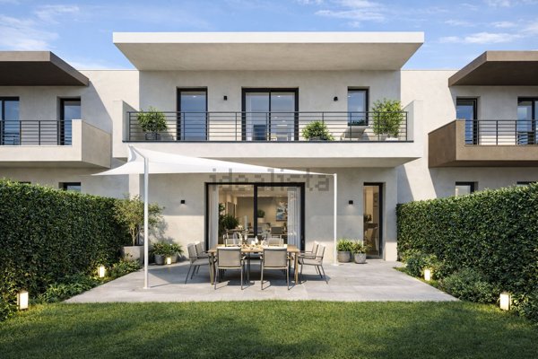 casa indipendente in vendita a Desenzano del Garda