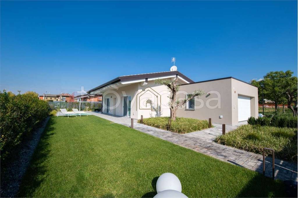 casa indipendente in vendita a Desenzano del Garda