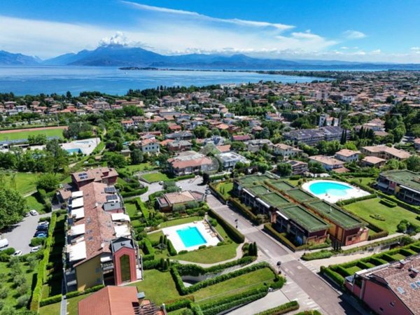 appartamento in vendita a Desenzano del Garda in zona Rivoltella
