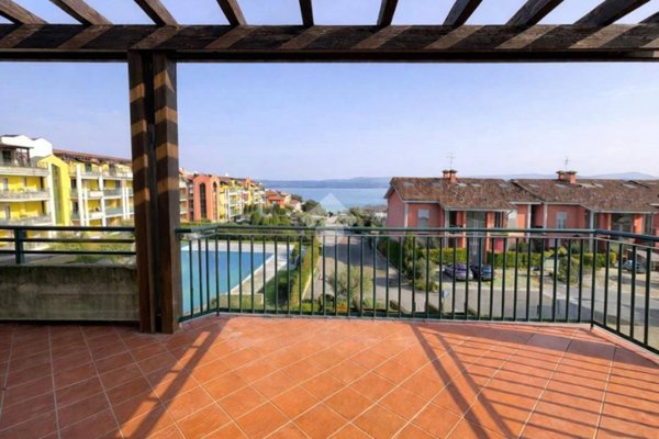 appartamento in vendita a Desenzano del Garda in zona Rivoltella