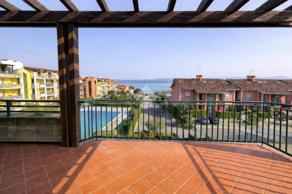 appartamento in vendita a Desenzano del Garda in zona Rivoltella