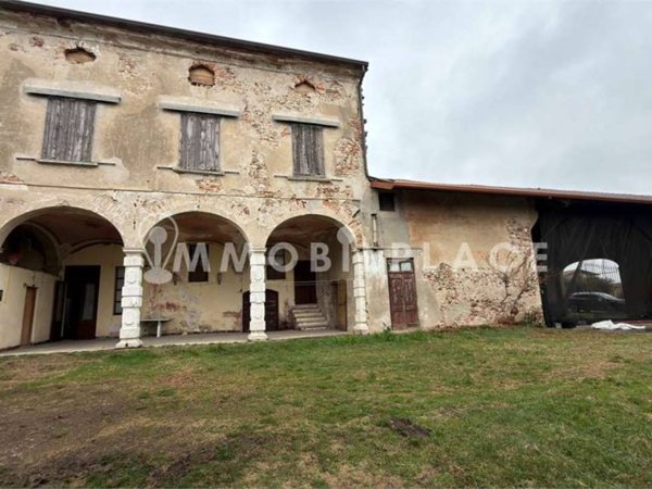 casa indipendente in vendita a Desenzano del Garda in zona Montonale