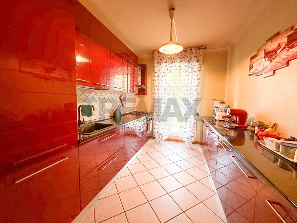 appartamento in vendita a Desenzano del Garda in zona Rivoltella