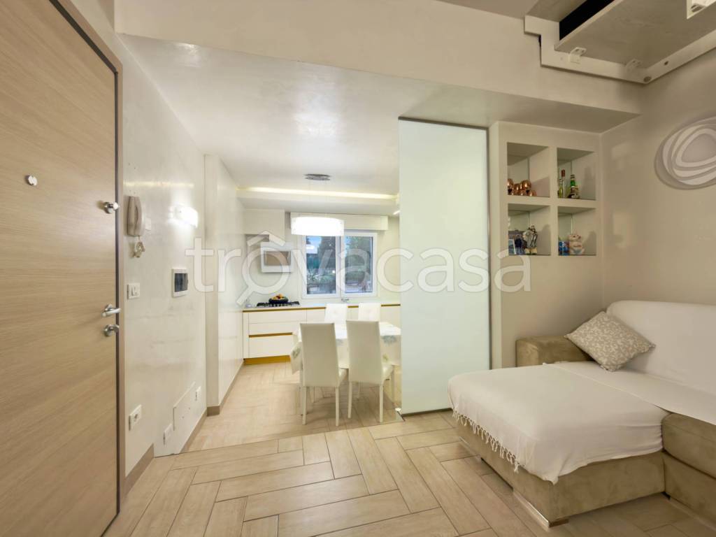 casa indipendente in vendita a Desenzano del Garda in zona Rivoltella