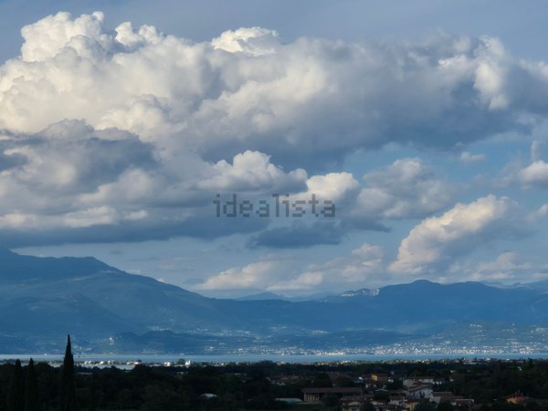 casa indipendente in vendita a Desenzano del Garda