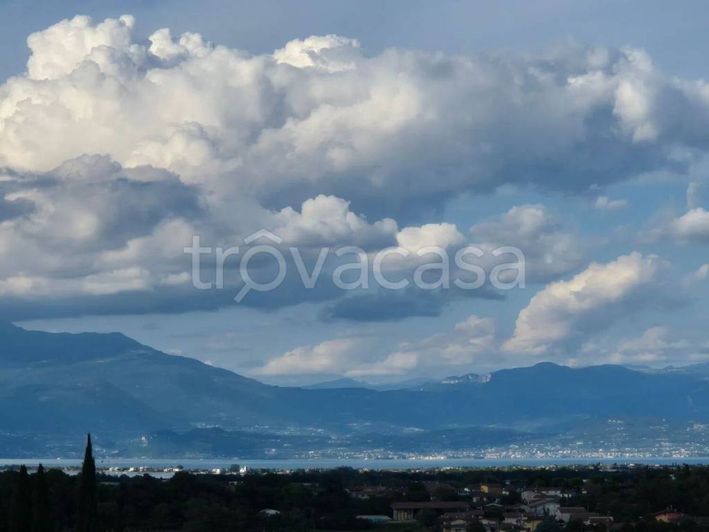 casa indipendente in vendita a Desenzano del Garda
