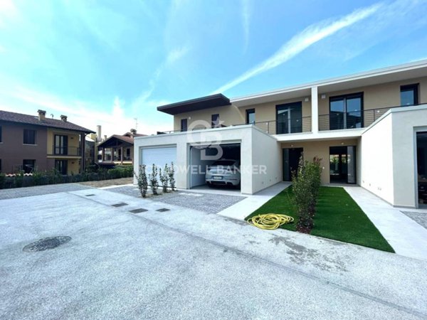 casa indipendente in vendita a Desenzano del Garda in zona Rivoltella