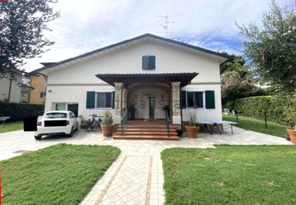 casa indipendente in vendita a Desenzano del Garda