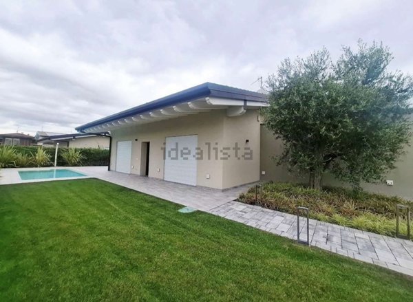 casa indipendente in vendita a Desenzano del Garda