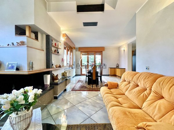 casa indipendente in vendita a Desenzano del Garda in zona Rivoltella