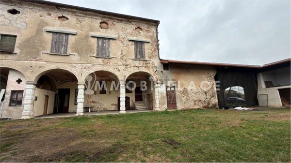 casale in vendita a Desenzano del Garda in zona San Martino della Battaglia