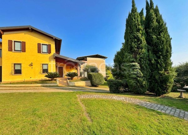 casa indipendente in vendita a Desenzano del Garda