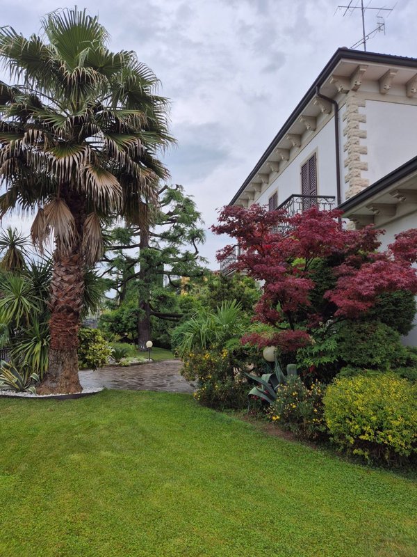 casa indipendente in vendita a Desenzano del Garda
