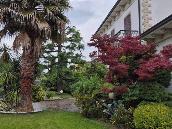 casa indipendente in vendita a Desenzano del Garda